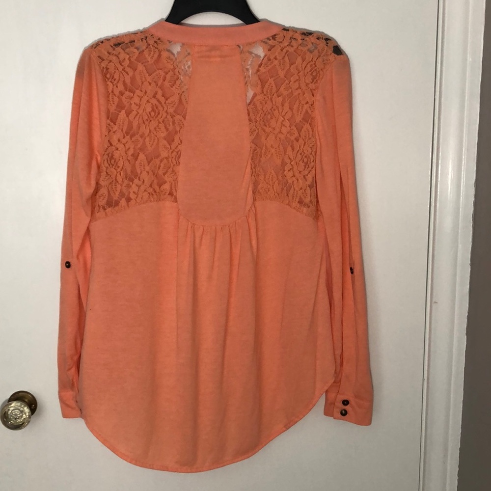 Button down - Picture 2 of 3